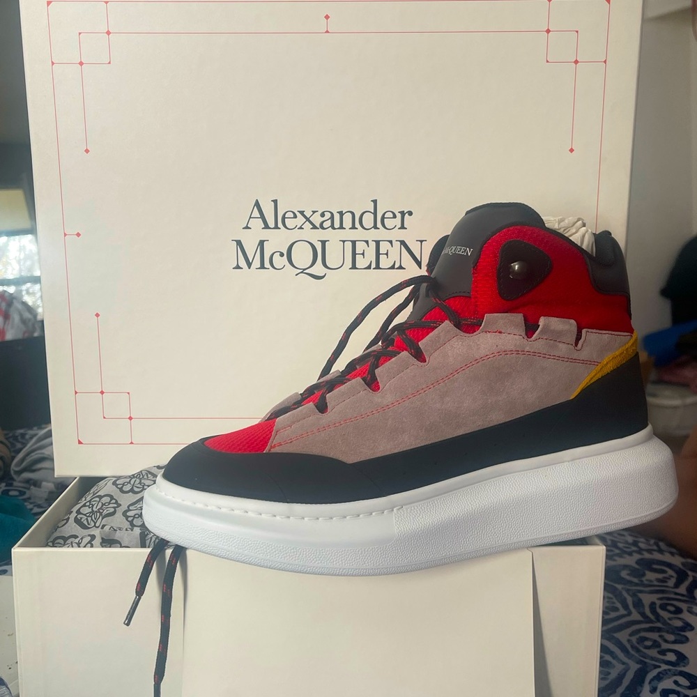New Alexander McQueens Larry Boots $650.00 Size 9.5